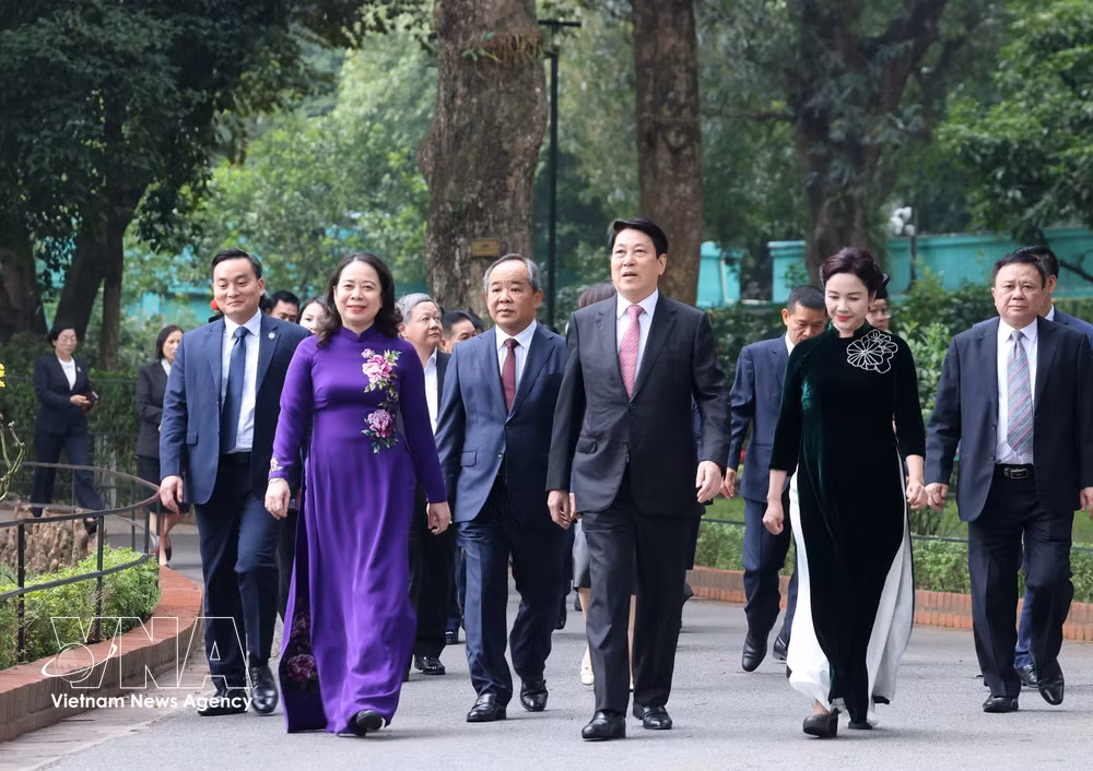 vnanet-potal-chu-tich-nuoc-dang-huong-tuong-nho-chu-tich-ho-chi-minh-tai-nha-67-8589988.jpg