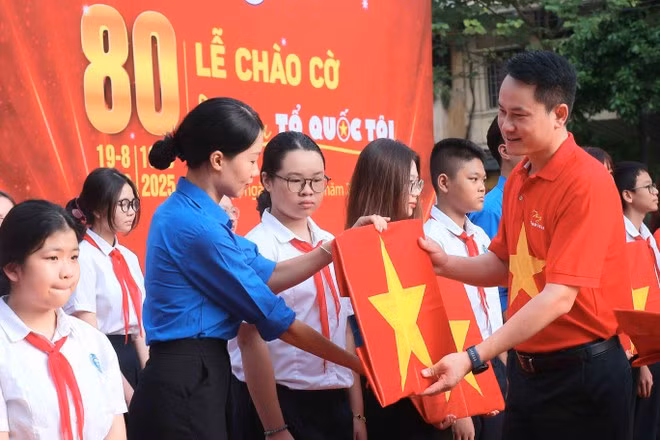 vna-potal-le-chao-co-toi-yeu-to-quoc-toi-8214163.jpg