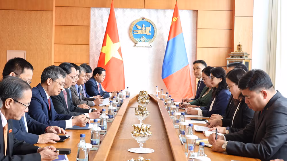 vna-potal-pho-chu-tich-quoc-hoi-tran-quang-phuong-hoi-dam-voi-pho-chu-tich-quoc-hoi-mong-co-bukhchuluun-purevdorj-8310563.jpg