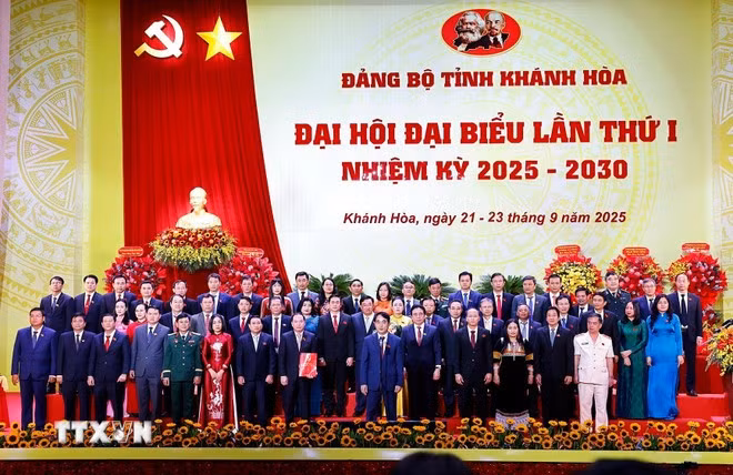 chu-tich-quoc-hoi-dang-bo-tinh-khanh-hoa-20.jpg