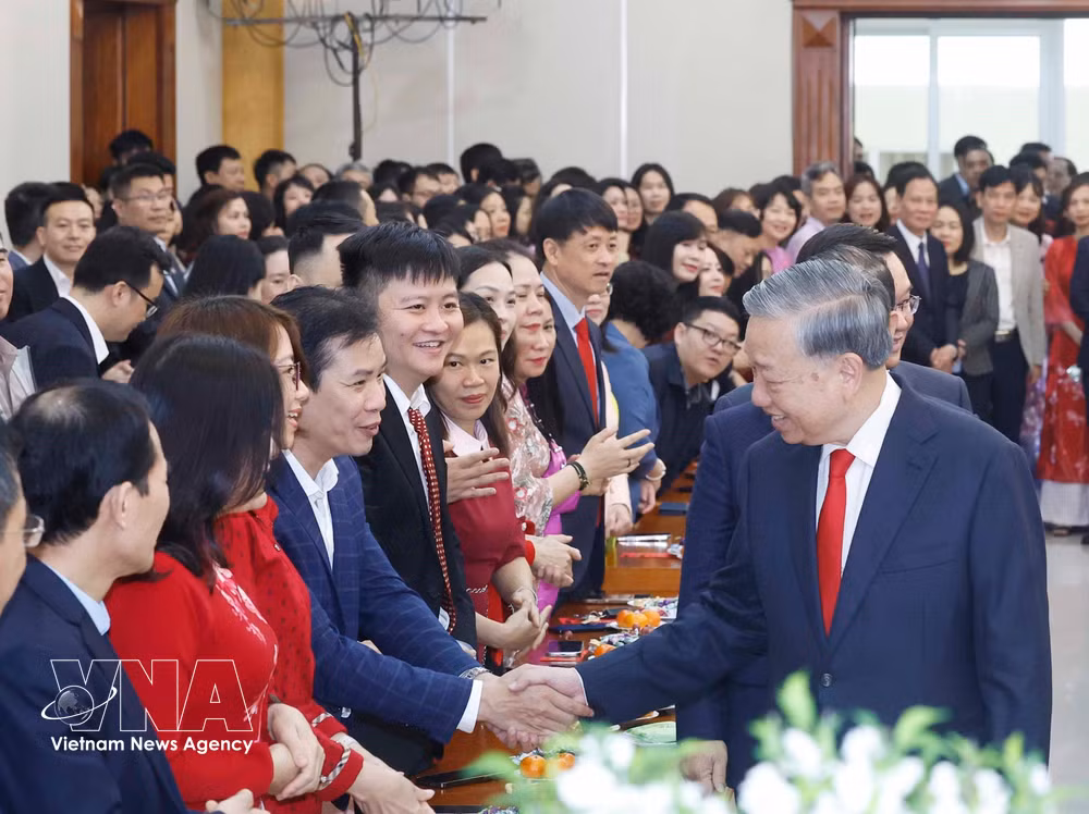 vnanet-potal-tong-bi-thu-to-lam-chuc-tet-can-bo-cong-chuc-vien-chuc-nguoi-lao-dong-van-phong-trung-uong-dang-8602785.jpg