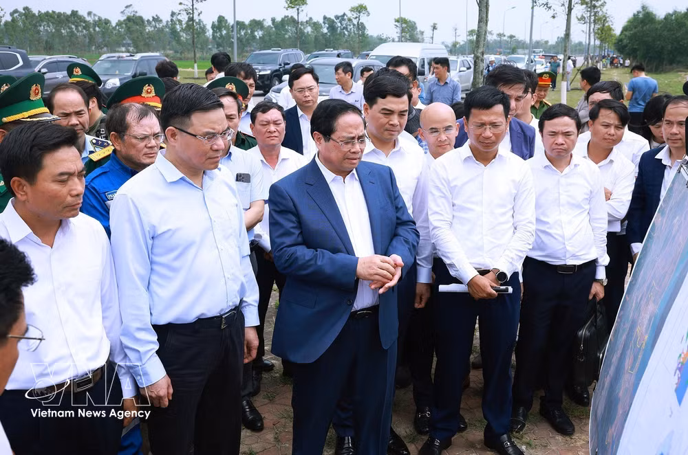 vnanet-potal-thu-tuong-lam-viec-voi-lanh-dao-cong-ty-tnhh-loc-hoa-dau-nghi-son-8669682.jpg
