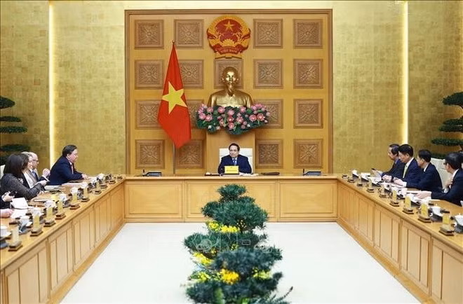 tuong-tiep-doan-lanh-dao-cac-truong-dai-hoc-cua-hoa-ky-tham-du-chuong-trinh-hop-tac-hoc-thuat-quoc-te-stand.jpg