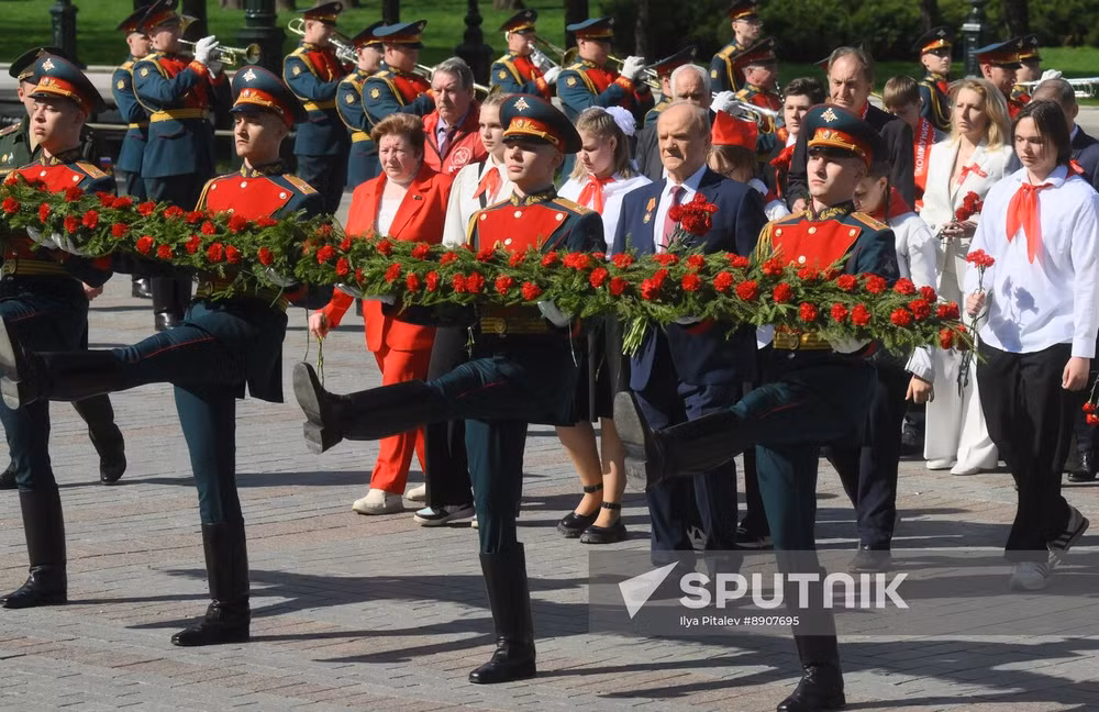 sputnik-8907695-preview.jpg