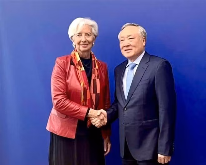 nguyen-hoa-binh-ecb.jpg