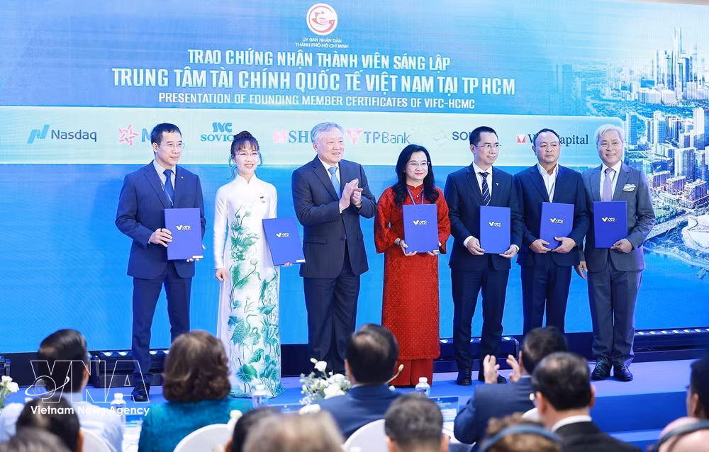 vnanet-potal-thu-tuong-du-le-ra-mat-trung-tam-tai-chinh-quoc-te-viet-nam-8586053.jpg