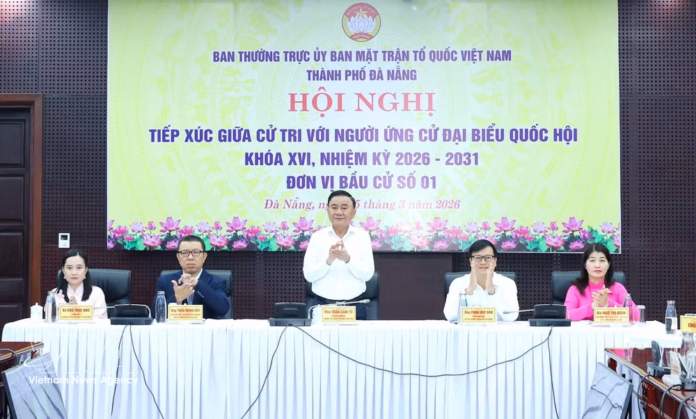 vnanet-potal-thuong-truc-ban-bi-thu-tran-cam-tu-tiep-xuc-truc-tuyen-giua-cu-tri-voi-nguoi-ung-cu-dai-bieu-quoc-hoi-khoa-xvi-thanh-pho-da-nang-8621936.jpg