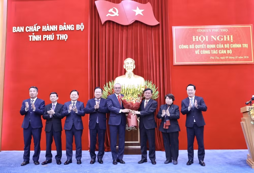 vna-potal-phu-tho-cong-bo-quyet-dinh-cua-bo-chinh-tri-ve-cong-tac-can-bo-8520366.jpg