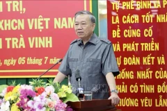 Президент То Лам выступает на встрече с официальными лицами провинции Чавинь 5 июля. (Фото: ВИA)