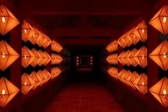 Центральный коридор украшен 240 фонарями, мигающими в такт звуку. (Фото: ВИA)