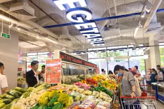 Покупатели в супермаркете Winmart. (Фото: ВИA)