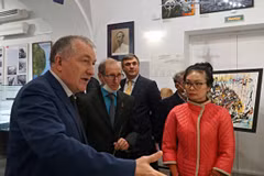 Советник-посланник Посольства Вьетнам в РФ госпожа Нгуен Куинь Май (справа) на мероприятии. (Фото: ВИА) 