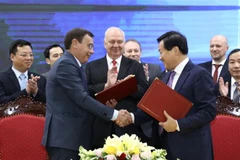 Церемония подписания соглашения об обновлении Меморандума о сотрудничестве по борьбе с коррупцией. (Фото: Ван Диеп/ВИА)