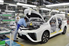 Рабочие собирают автомобиль на заводе Toyota во Вьетнаме. (Фото tapchitaichinh.vn)