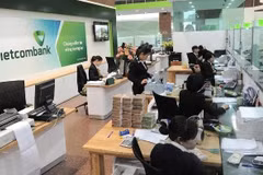 Vietcombank проводит множество рекламных программ для своих услуг по переводу денежных средств в преддверии Tэт. (Фото: ВИA)