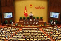 Председатель Национального собрания Выонг Динь Хюэ выступил с речью на закрытии первой сессии Национального собрания 15-го созыва. (Фото: Фам Киен/ВИА)