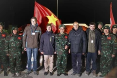 Аварийно-спасательный отряд Вьетнамской народной армии с принимающими силами Турции. (Фото: ВИА)