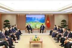 Премьер-министр Фам Минь Тьинь принял заместителя Председателя Правительства РФ Дмитрия Чернышенко. (Фото: Зыонг Жанг/ВИА)