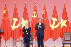 Генеральный секретарь ЦК КПВ Нгуен Фу Чонг и Генеральный секретарь ЦК КПК, председатель КНР Си Цзиньин. (Фото: ВИА)