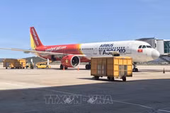 Самолет авиакомпании VietJet приземлился в аэропорту Камрань. (Фото: ВИА)
