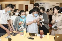 Слепые люди знакомятся с технологиями на Techfest 2022 (Фото: ВИА) 