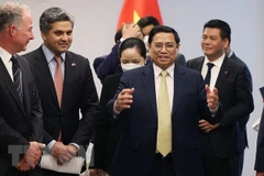 Премьер-министр Фам Минь Тьинь принимает руководителей Asia Group и корпораций, инвестирующих во Вьетнам: Blackstone, GenX, AES, Exxon Mobil. (Фото: ВИА)
