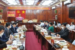 На рабочем заседании (Фото: binhphuoc.gov.vn) 