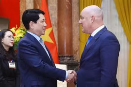 Президент государства Лыонг Кыонг (слева) и премьер-министр Новой Зеландии Кристофер Лаксон (Фото: ВИA)