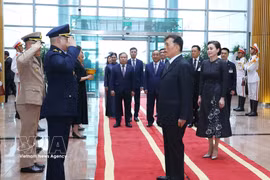 Церемония встречи Короля Таиланда Махи Вачиралонгкорна Пхра Вачираклаочаоюхуа и Королевы в международном аэропорту Нойбай, Ханой. Фото: Ван Дьеп — ВИА