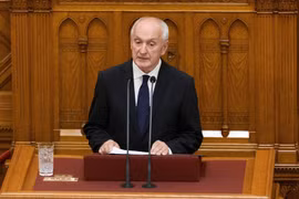 Господин Андраш Бака выступает перед Национальным собранием Венгрии в Будапеште после избрания Президентом, 11 августа 2026 года. Фото: Синьхуа/ВИА.