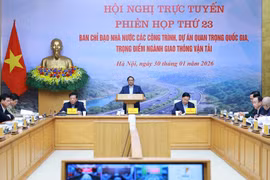 Премьер-министр Фам Минь Тьинь председательствует на 23-м заседании Руководящего комитета по важнейшим национальным и ключевым проектам транспортной отрасли. Фото: ВИА.