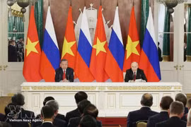 Генсек, Президент То Лам и Президент России Владимир Путин выступили перед прессой. Фото: ВИА.