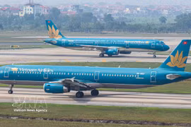 Самолёт Vietnam Airlines в одном из внутренних аэропортов Вьетнама. Фото: Vietnam+.