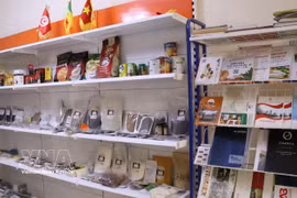 Представление алжирским предприятиям ряда экспортных товаров Вьетнама. Фото: ВИА.