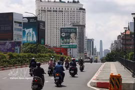 Транспортные средства движутся по мосту Конг Ли в направлении центра города Хошимина 6 сентября 2026 года. Фото: ВИА.