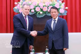 Генерал Лыонг Там Куанг, министр общественной безопасности Вьетнама, принимает Аркадия Александровича Гостева, директора Федеральной службы исполнения наказаний Российской Федерации (ФСИН России). Фото: ВИА.