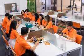 Студенты Университета FPT на учебном занятии. Фото: Vietnam+.