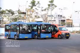 Автобусы на стоянке автовокзала Танфу (квартал Тэйтхань). Фото: ВИА.