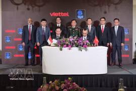 4 февраля 2026 года Военно-промышленная и телекоммуникационная корпорация Viettel провела церемонию открытия своего представительства в Сингапуре. Подписание меморандума о сотрудничестве между Viettel и Unicom. Фото: ВИА.