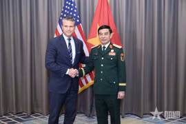 Генерал армии Фан Ван Зянг и министр войны США Пит Хегсет. Источник: газета «Народная армия».