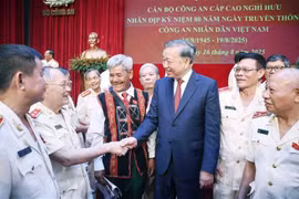 Генеральный секретарь То Лам встретился с бывшими высокопоставленными офицерами полиции. Фото: ВИА.