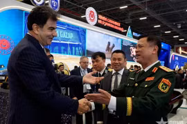 Генерал-полковник Нгуен Чыонг Тханг и заместитель министра национальной обороны Турции Муса Хейбет. (Источник: qdnd)