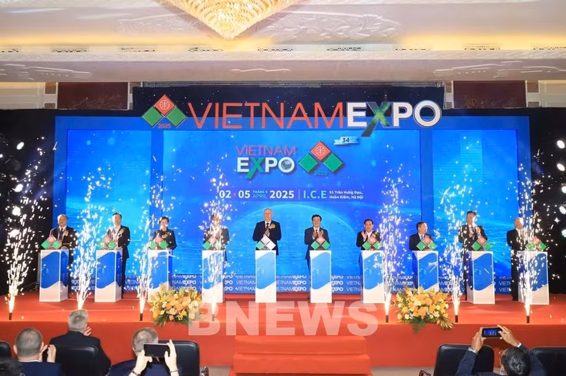Церемония перерезания ленточки в честь открытия Vietnam Expo 2025 (Фото: ВИА)