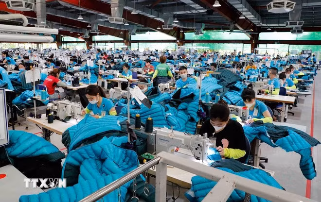 Пошив продукции на экспорт в США и ЕС на фабрике Maxport Garment Company. (Фото: ВИА)