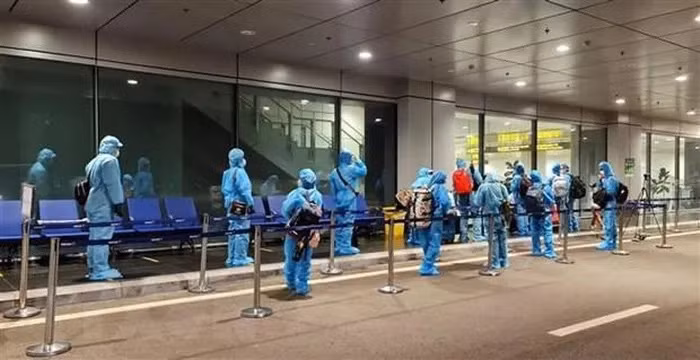 Премьер-министр: ужесточить управления организацией спецрейсов во Вьетнам ảnh 1