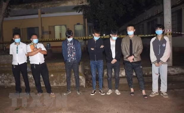 Биньфыок поместил на карантин 5 иностранцев, незаконно въехавших во Вьетнам ảnh 1 Биньфыок поместил на карантин 5 иностранцев, незаконно въехавших во Вьетнам ảnh 1