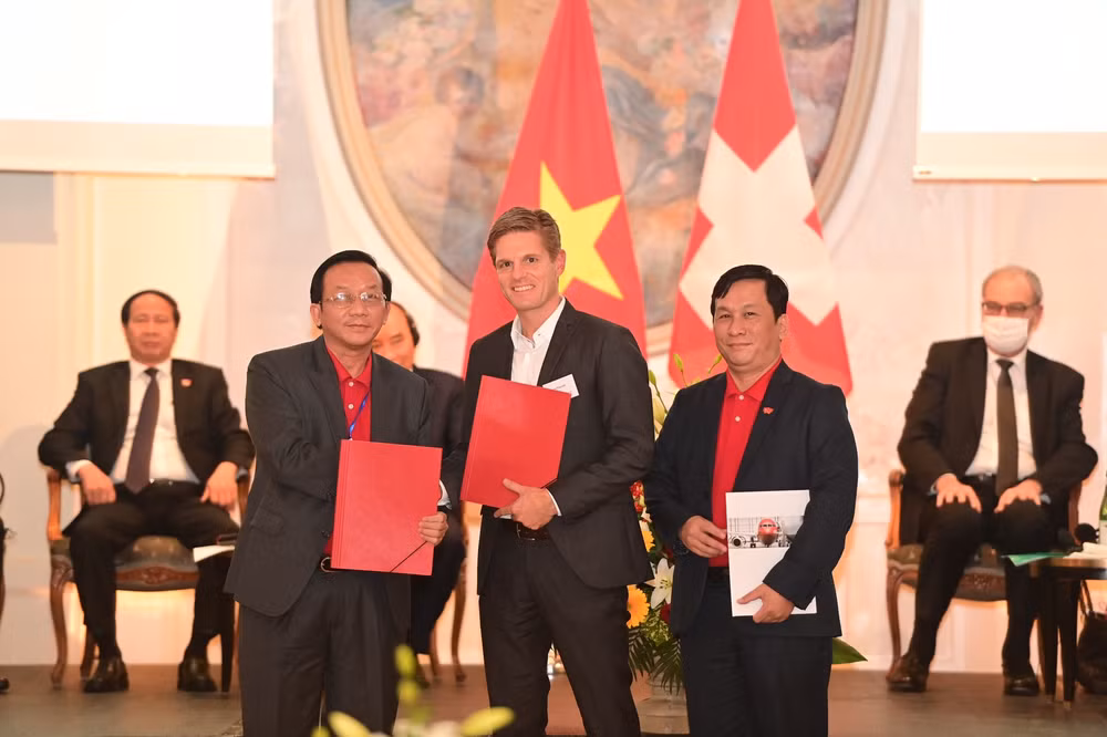 Vietjet подписала контракт на 150 миллионов долларов со швейцарским поставщиком услуг ТОиР ảnh 2