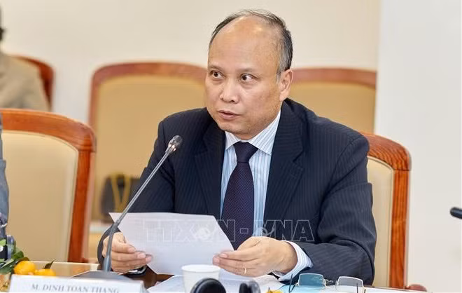 Президент Франции подтверждает особую позицию Вьетнама в политике Франции ảnh 2 Президент Франции подтверждает особую позицию Вьетнама в политике Франции ảnh 2