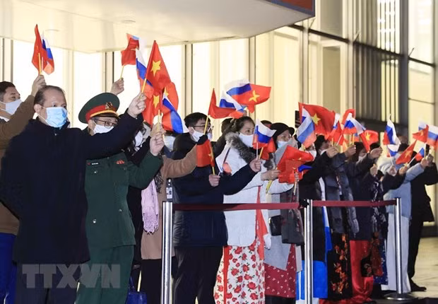Президент государства Нгуен Суан Фук прибыл в Москву с официальным визитом ảnh 3
