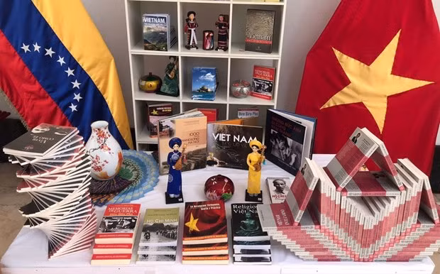 Семинар по вьетнамской литературе на 17-й Международной книжной ярмарке Венесуэлы ảnh 1